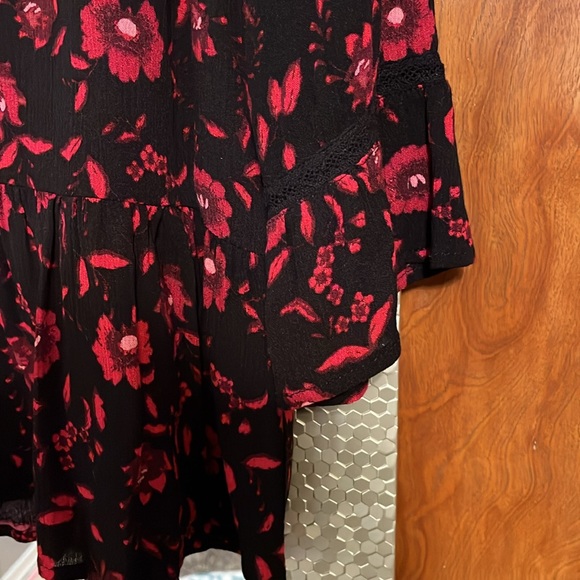 Velvet graham & spencer  lace trim blouse. - Picture 3 of 9